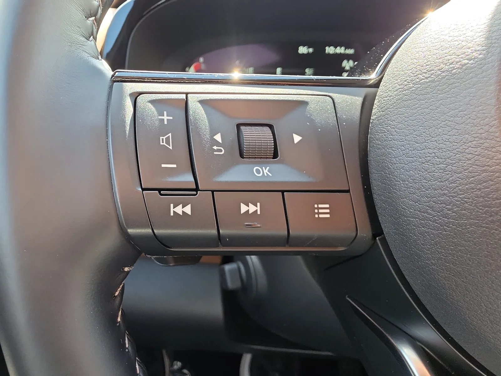 2025 Nissan Pathfinder Platinum photo 16