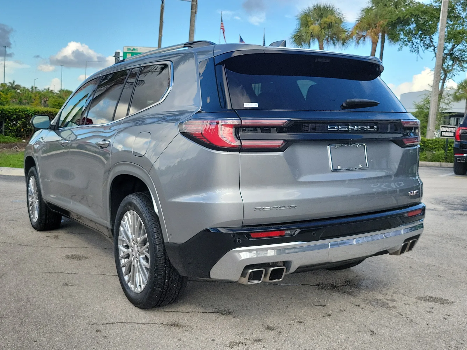2025 GMC Acadia Denali photo 7