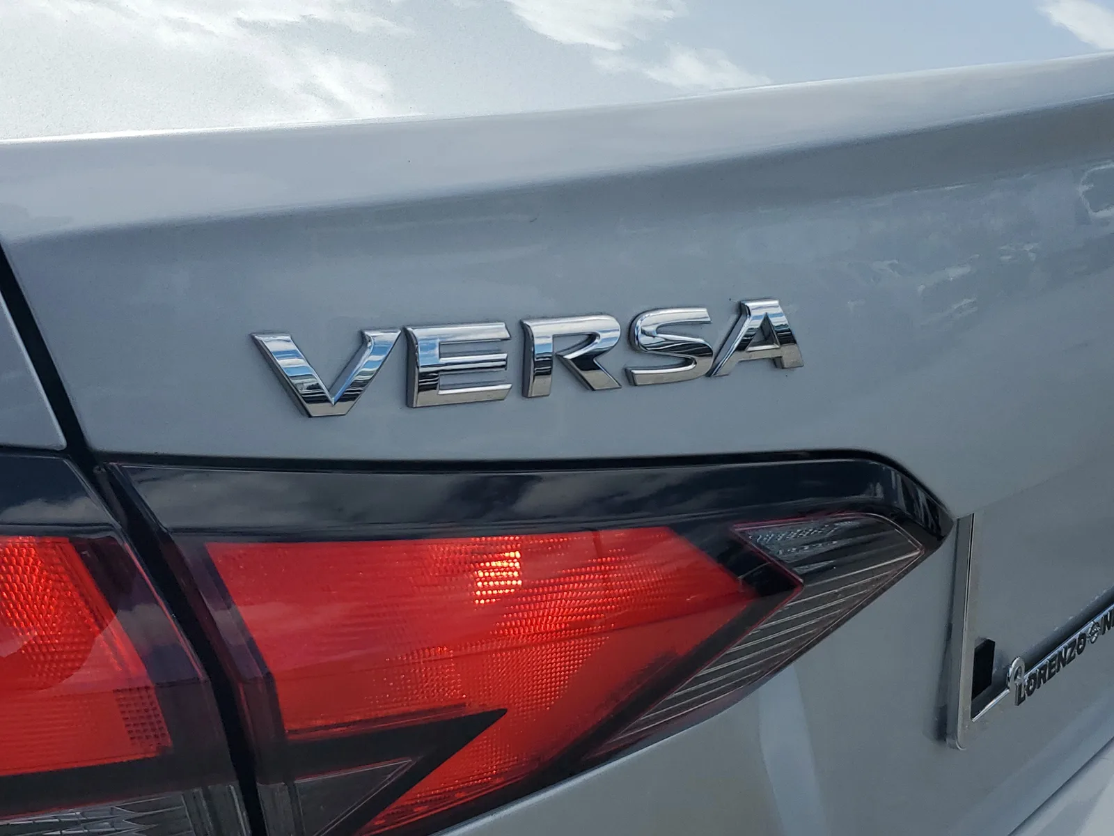 2025 Nissan Versa SV photo 29
