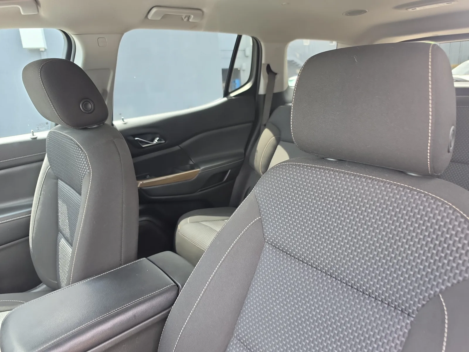 2022 GMC Acadia SLE photo 9