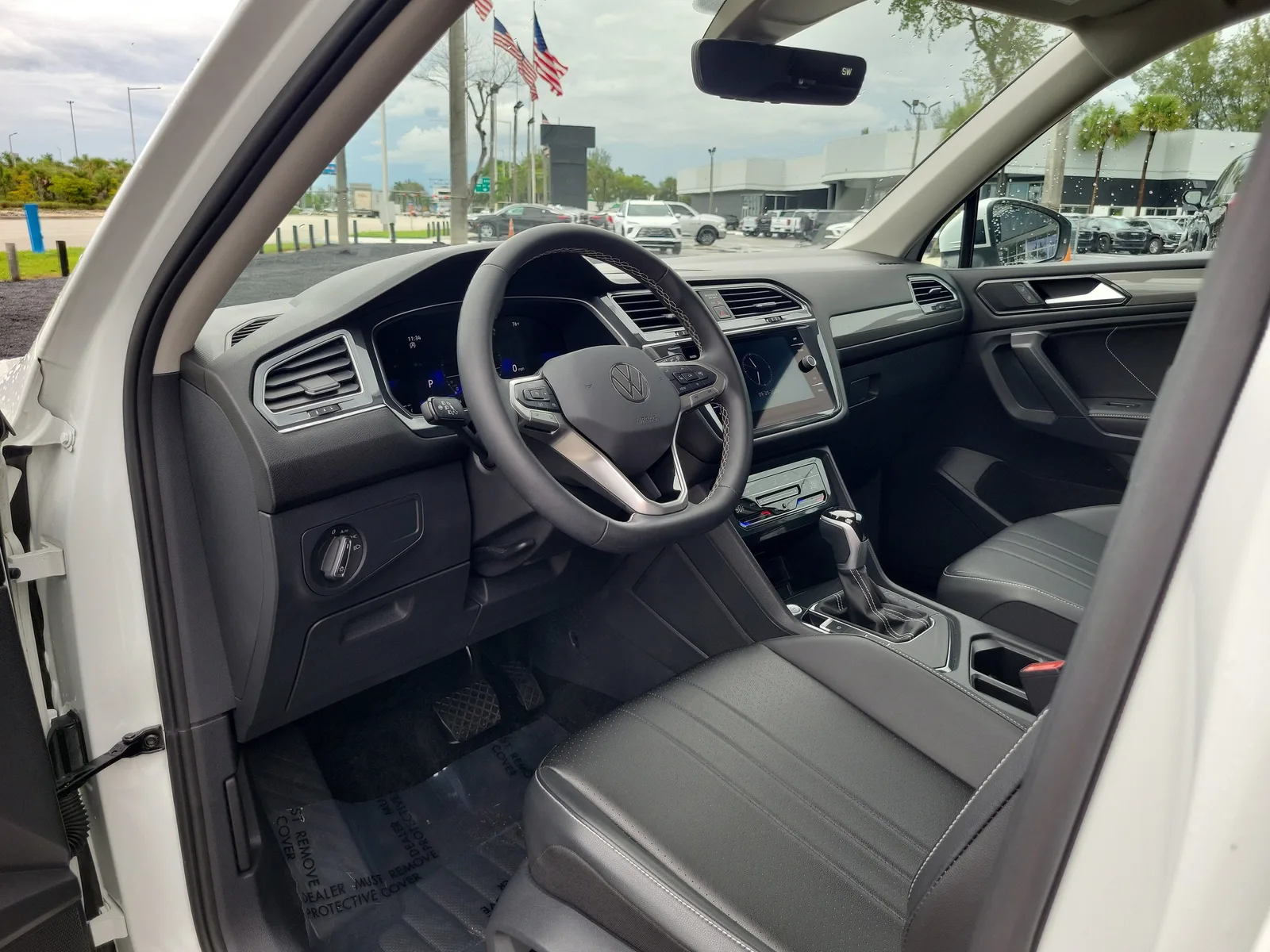 2024 Volkswagen Tiguan SE photo 9
