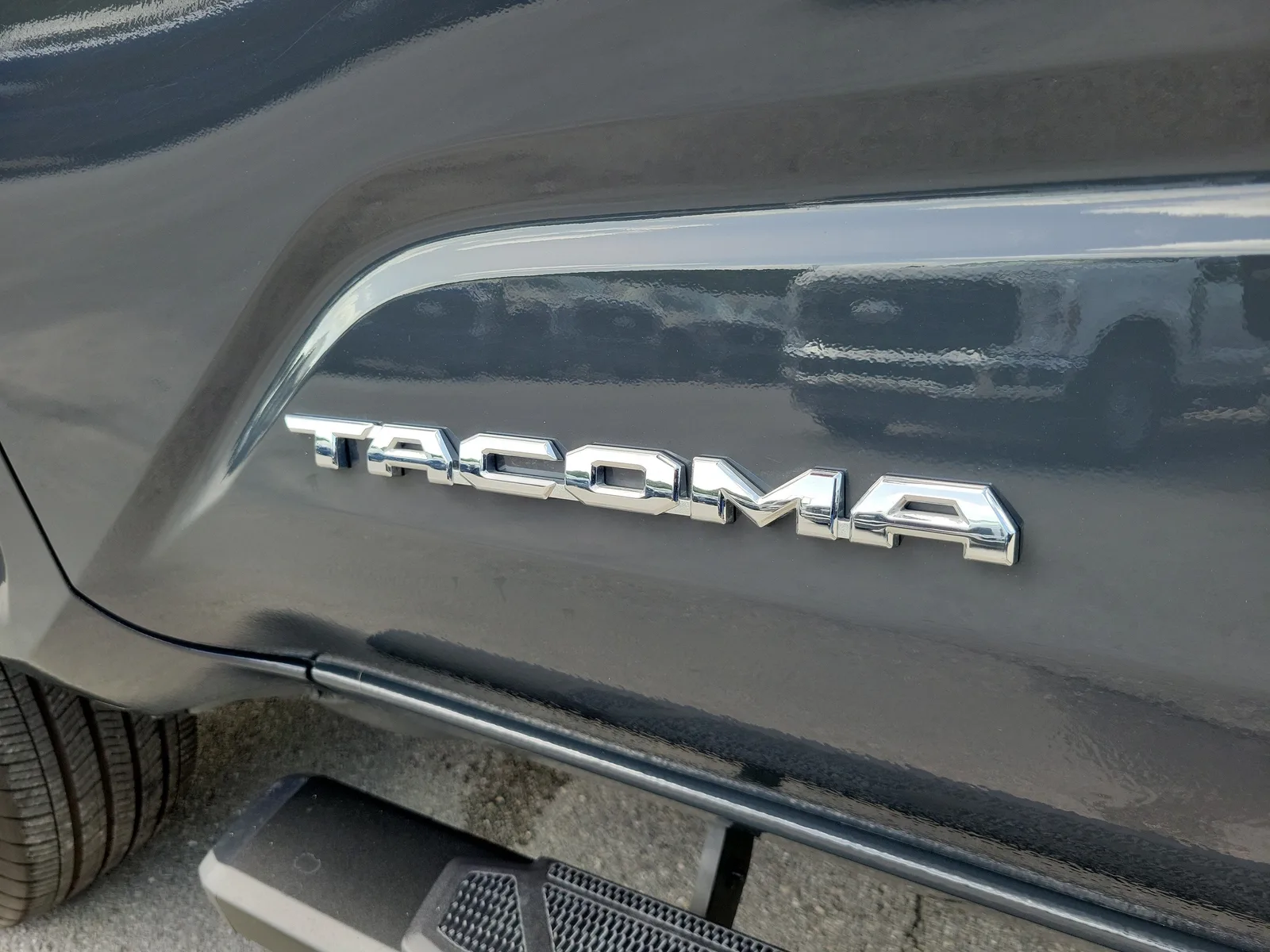 2025 Toyota Tacoma 2WD SR5 photo 31