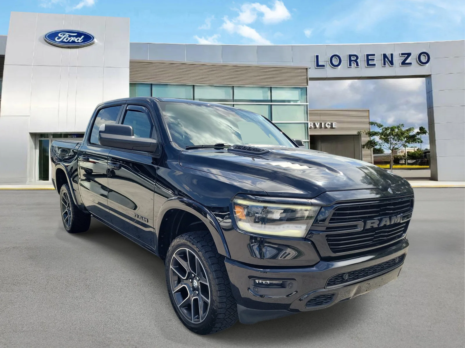 2019 RAM 1500 Laramie 4WD photo 3