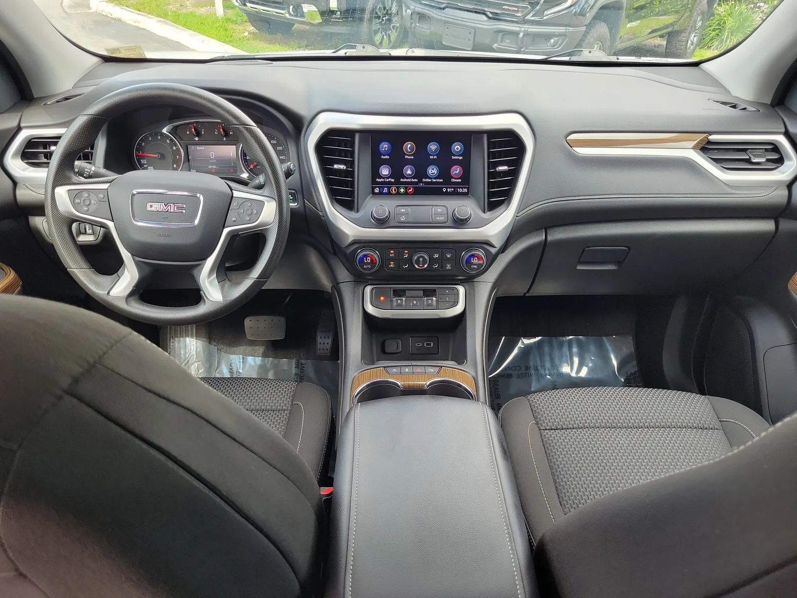 2023 GMC Acadia SLE photo 18