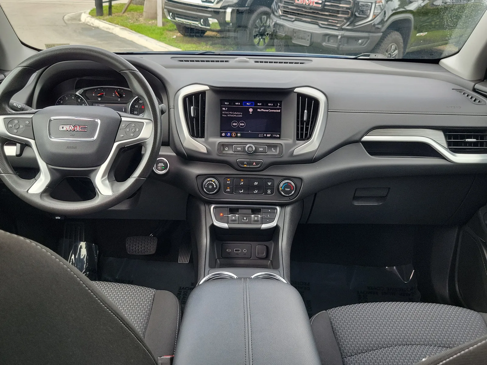 2024 GMC Terrain SLE photo 16