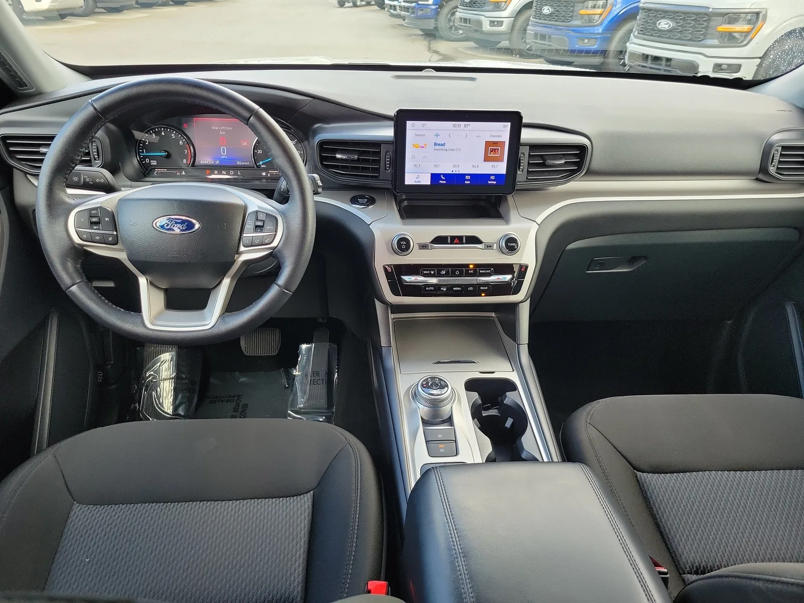 2024 Ford Explorer XLT photo 16
