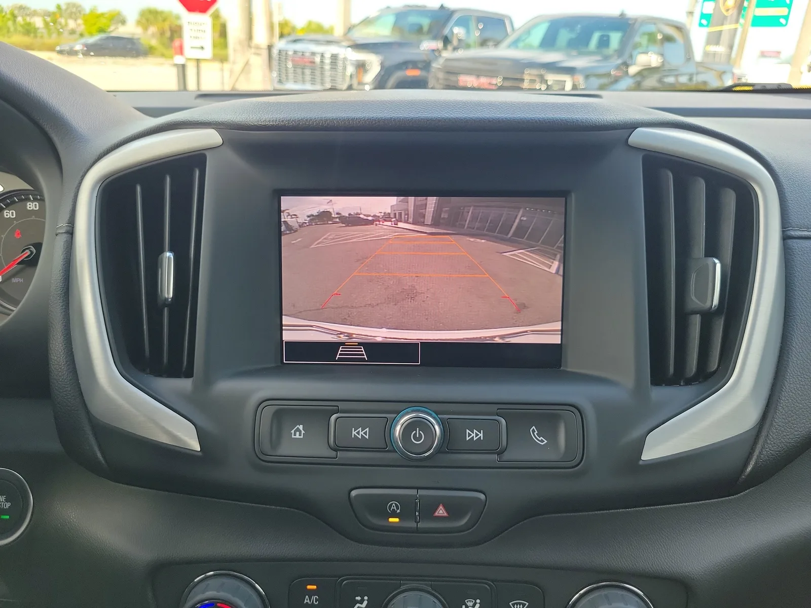 2023 GMC Terrain SLE photo 28