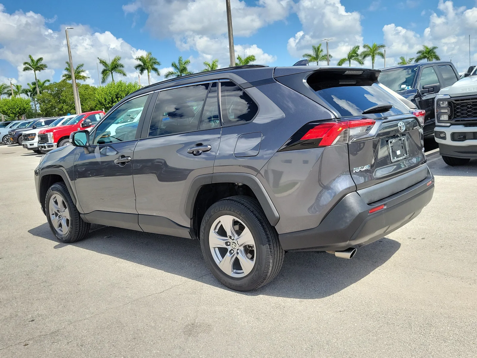 2023 Toyota RAV4 XLE photo 7