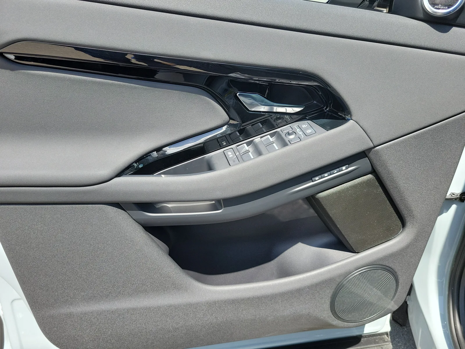 2026 Land Rover Range Rover Evoque Core S photo 26