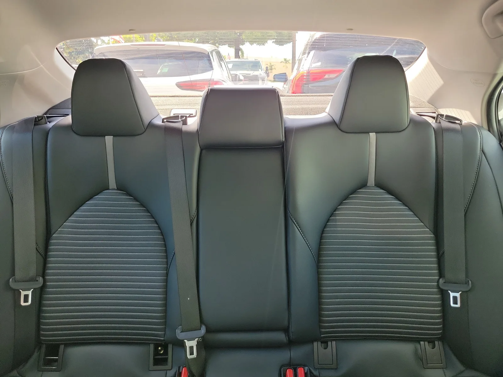 2020 Toyota Camry SE photo 15