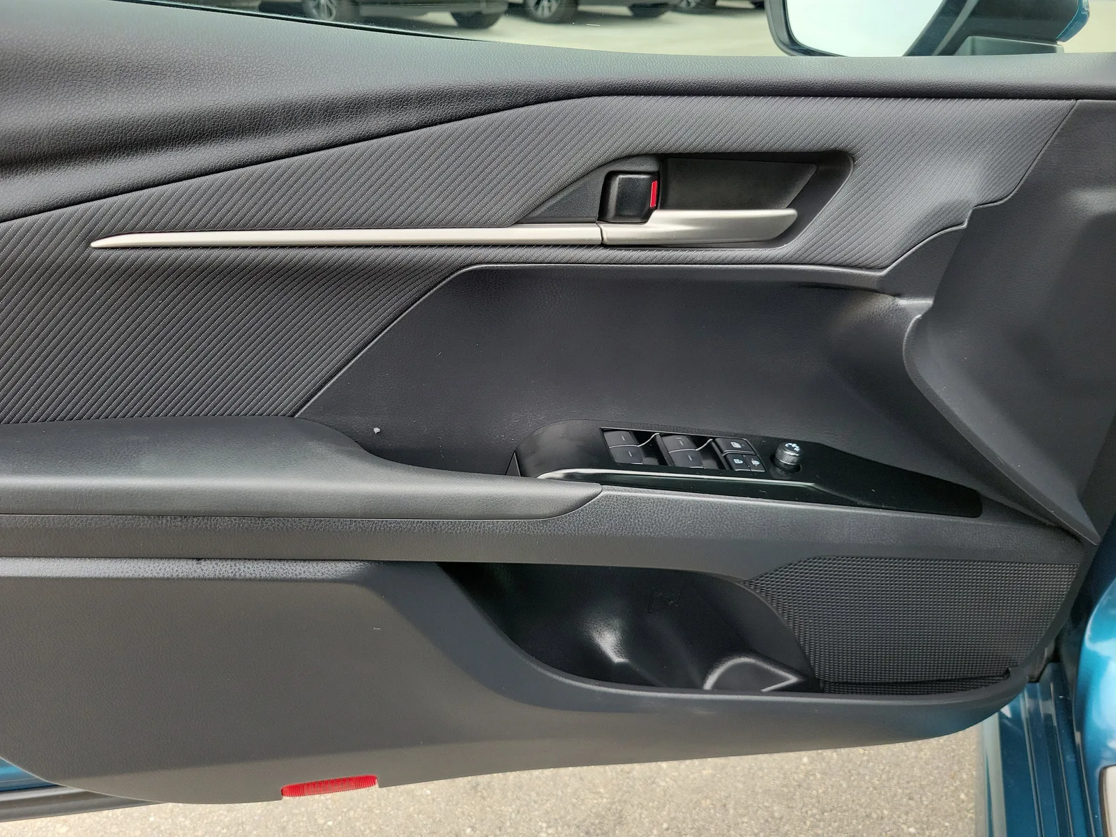 2025 Toyota Camry SE photo 22