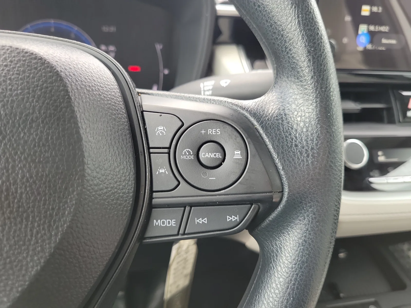 2026 Toyota Corolla Cross L photo 18