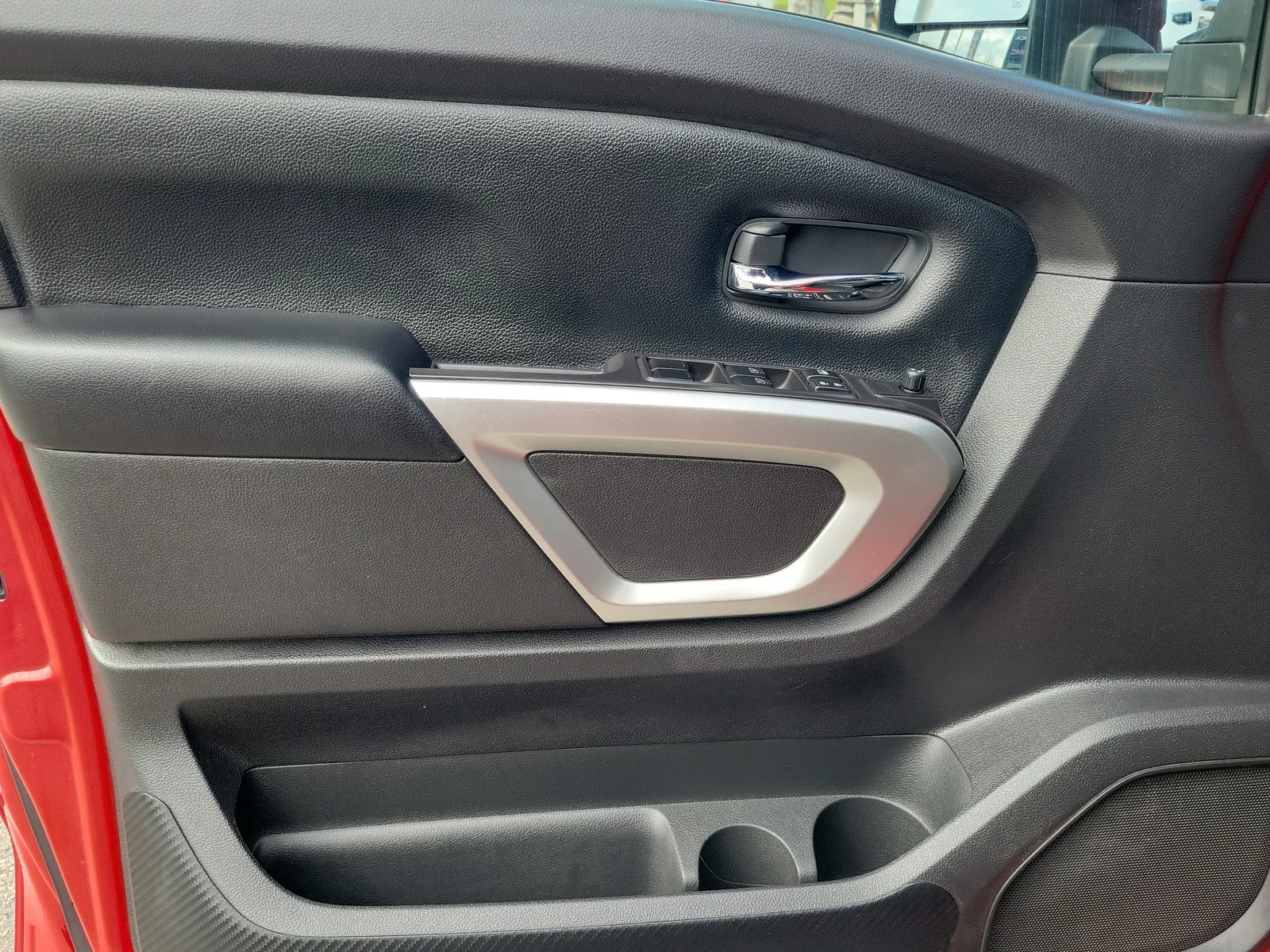 2021 Nissan Titan SV photo 22