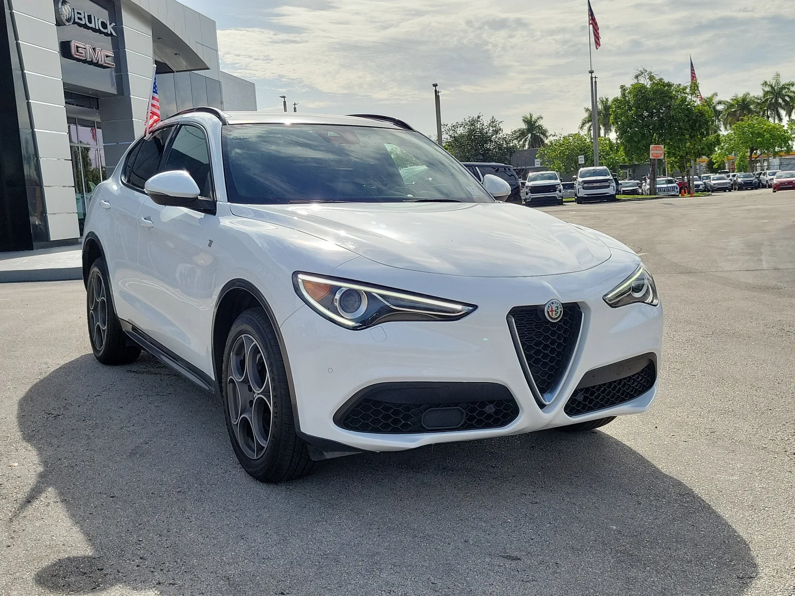 2023 Alfa Romeo Stelvio Ti photo 3