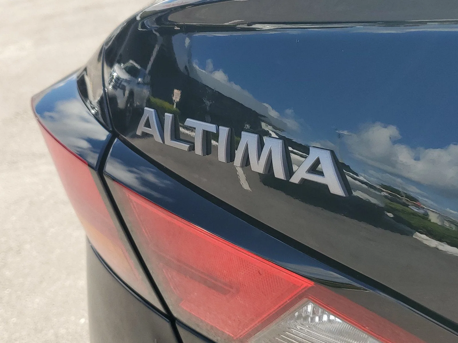 2025 Nissan Altima S photo 18
