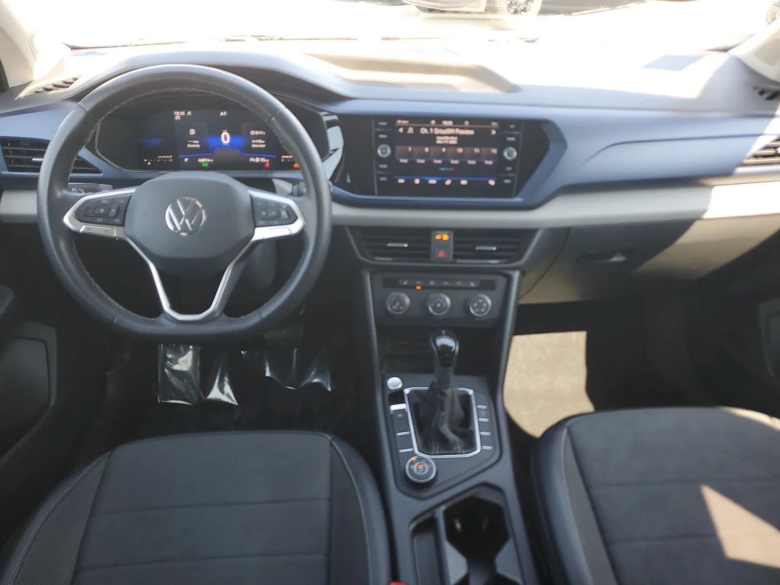 2022 Volkswagen Taos SE photo 16