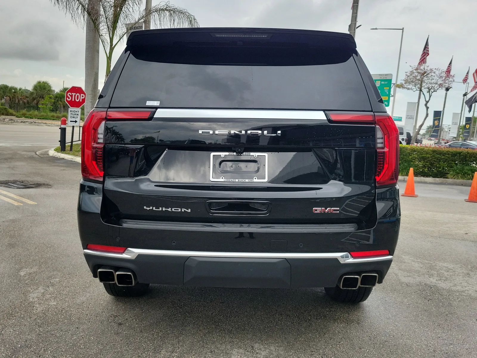 2025 GMC Yukon Denali photo 6