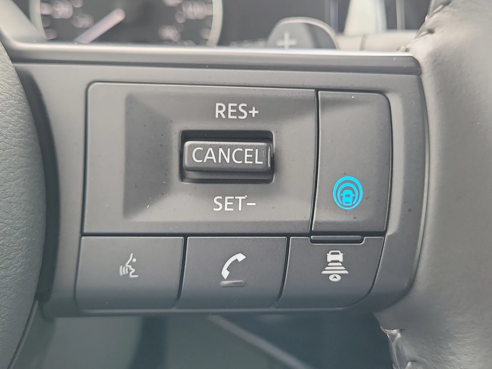 2025 Nissan Pathfinder SV photo 24