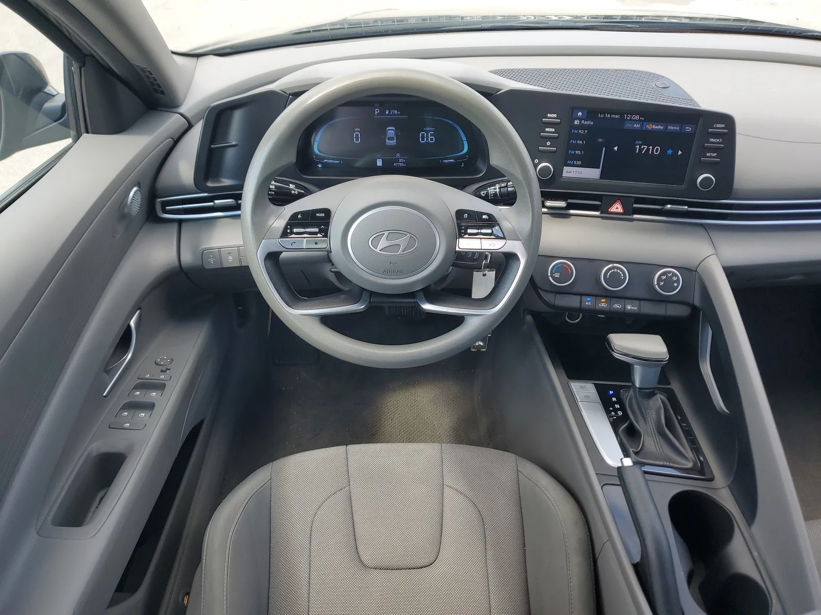2024 Hyundai Elantra SE photo 14