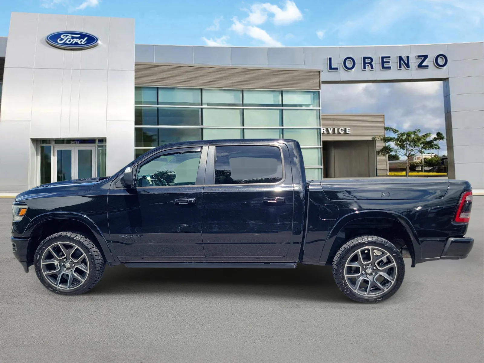 2019 RAM 1500 Laramie 4WD photo 8