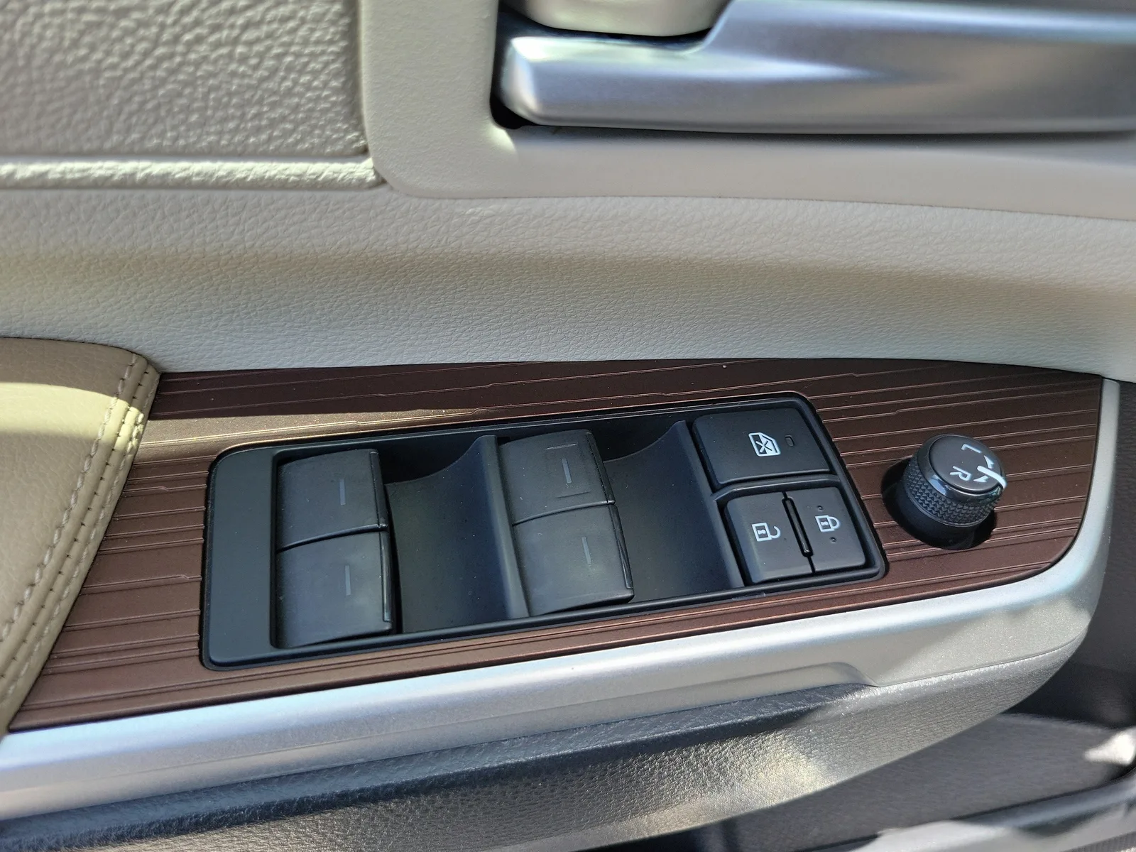 2021 Toyota Sienna XLE photo 22