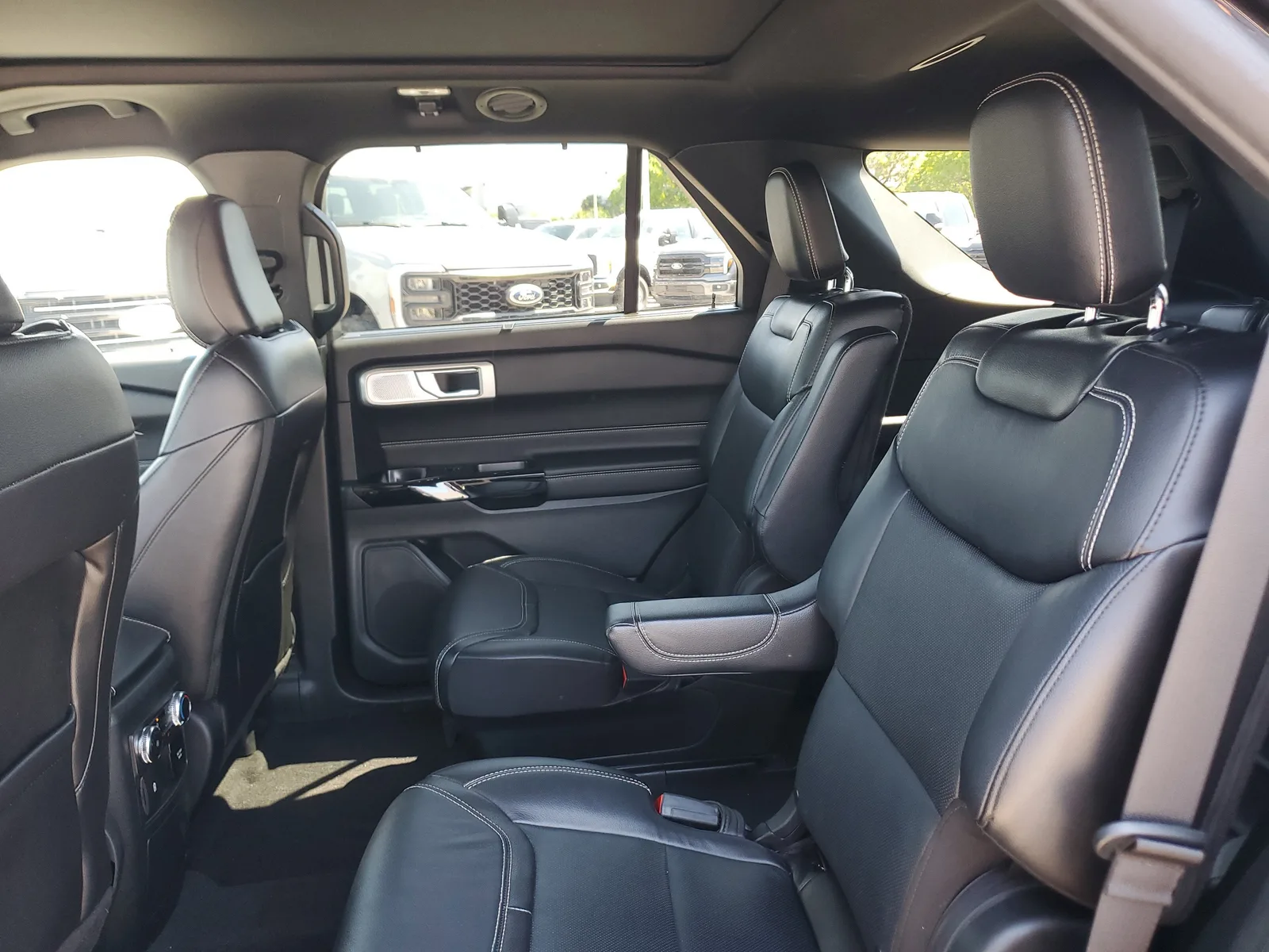 2023 Ford Explorer ST 4WD photo 13