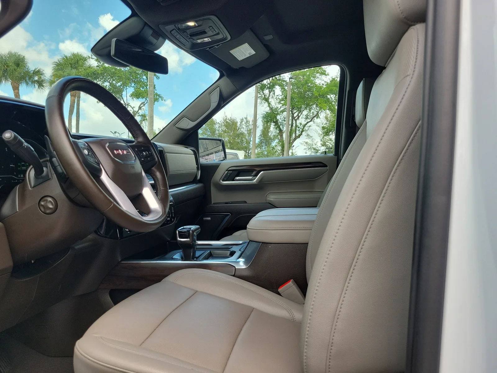 2023 GMC Sierra 1500 SLT photo 11
