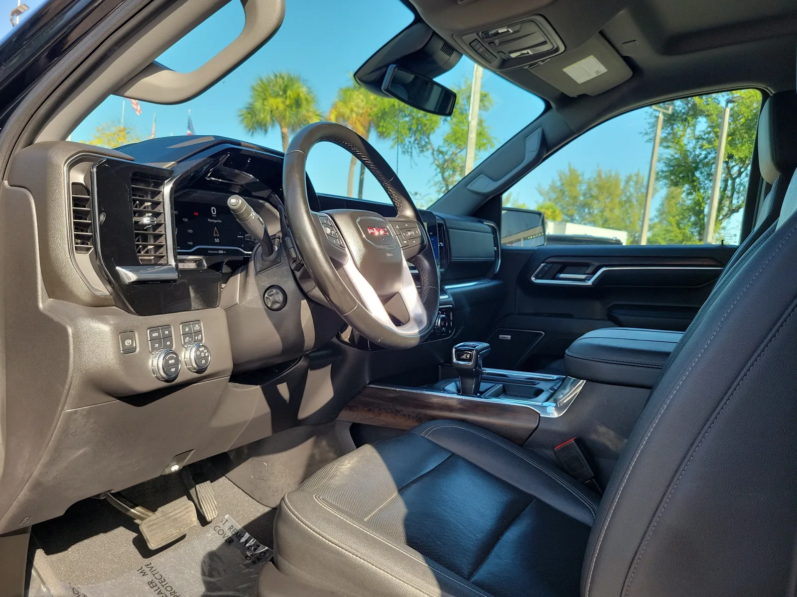 2023 GMC Sierra 1500 SLT photo 12