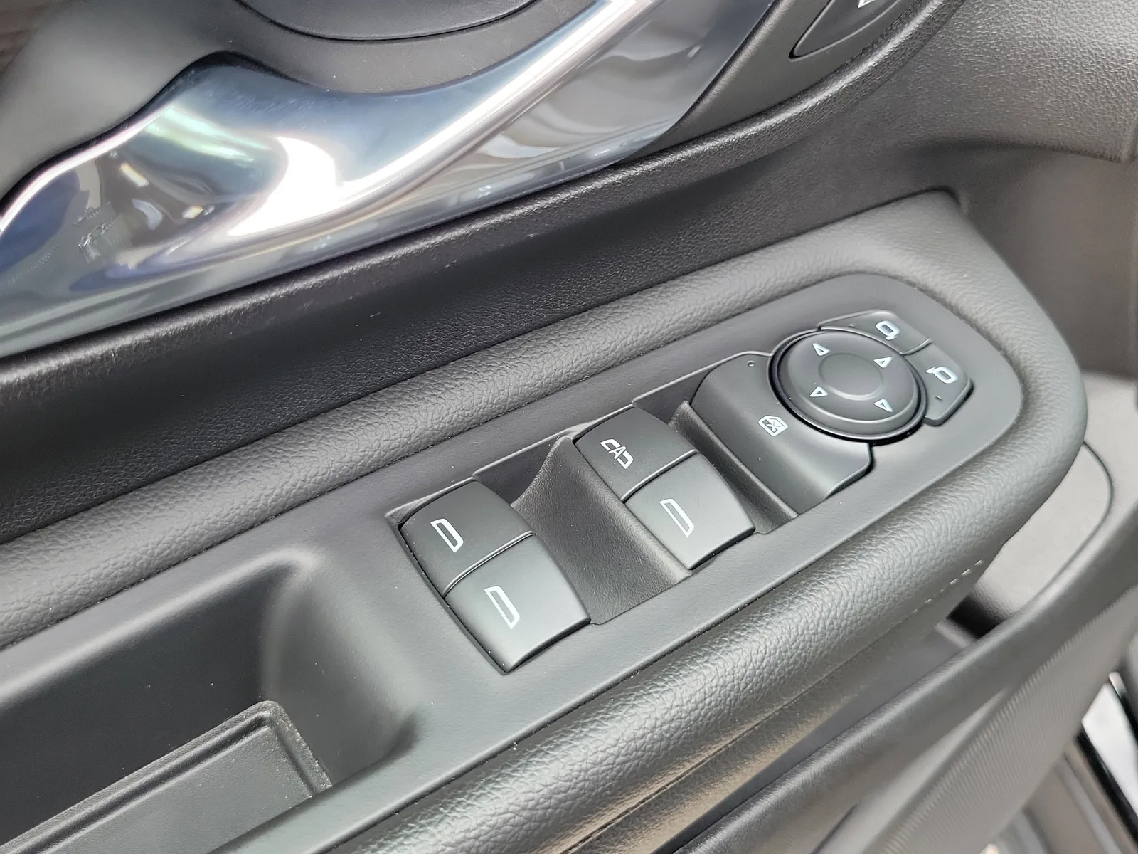 2024 GMC Terrain SLE photo 24