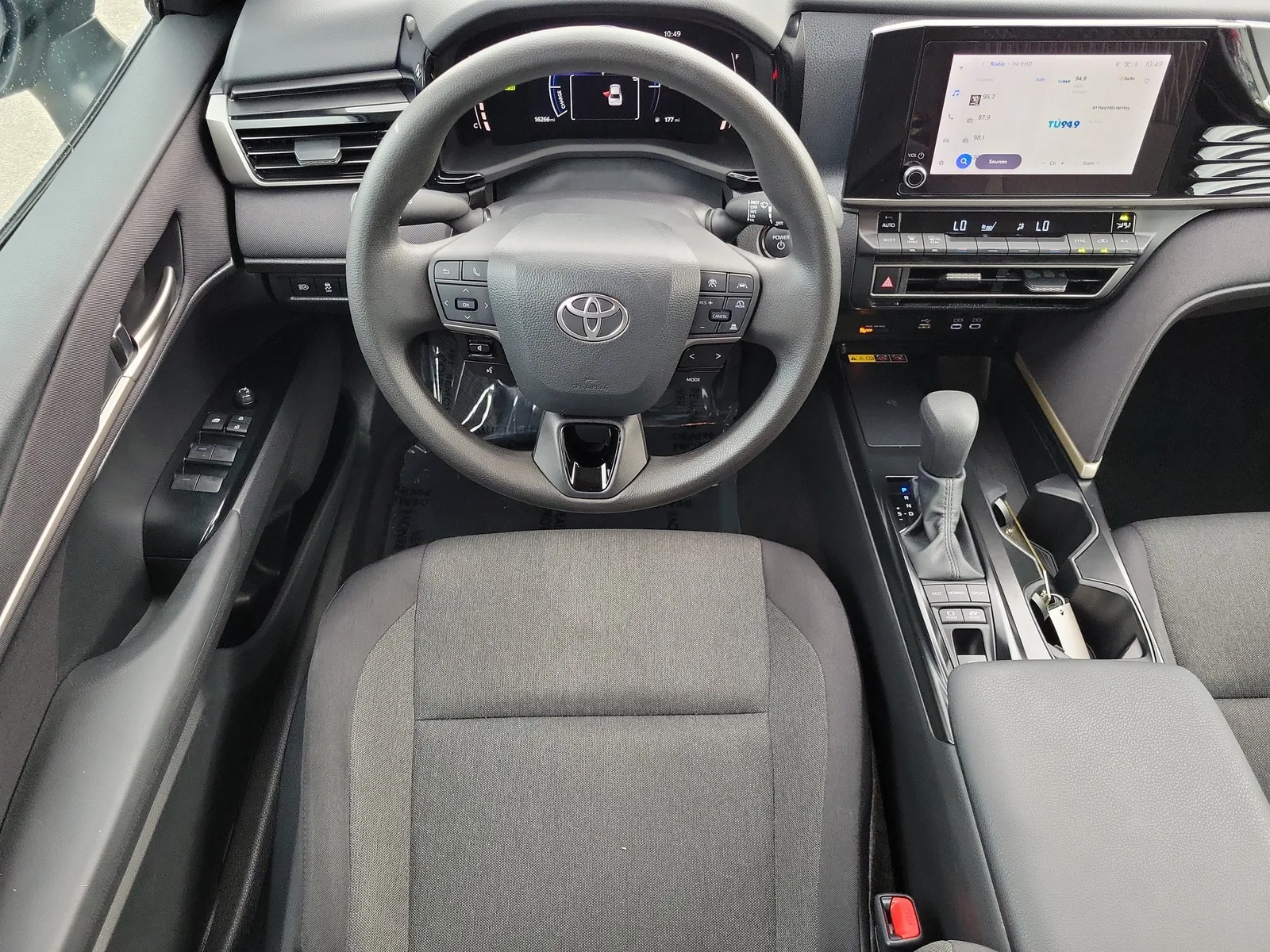 2025 Toyota Camry LE photo 18