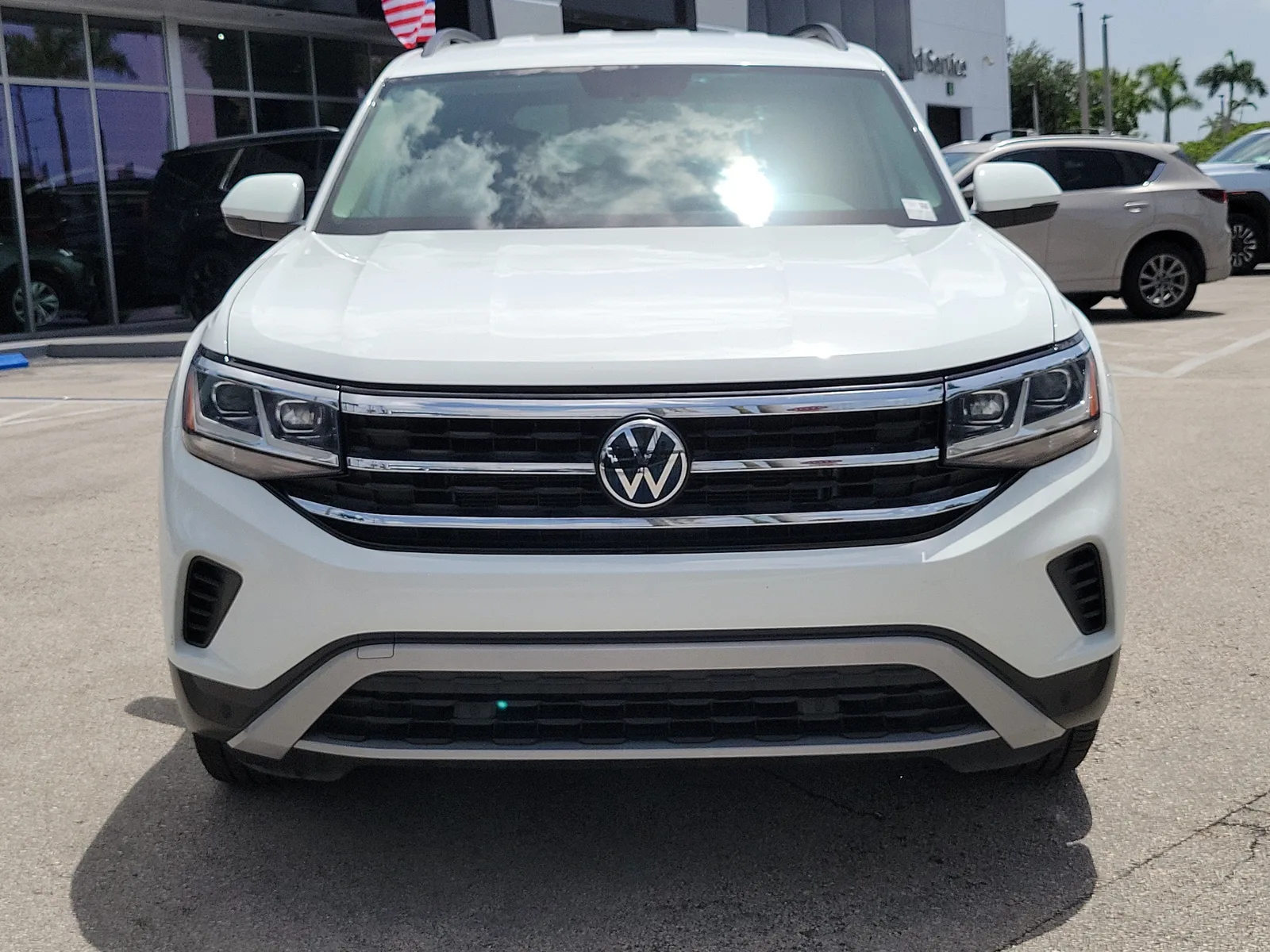 2023 Volkswagen Atlas 3.6L V6 SE w/Technology photo 2