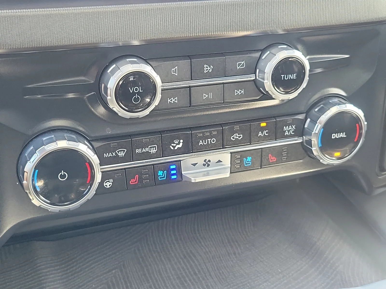 2024 Ford Super Duty F-350 DRW Platinum 4WD photo 25