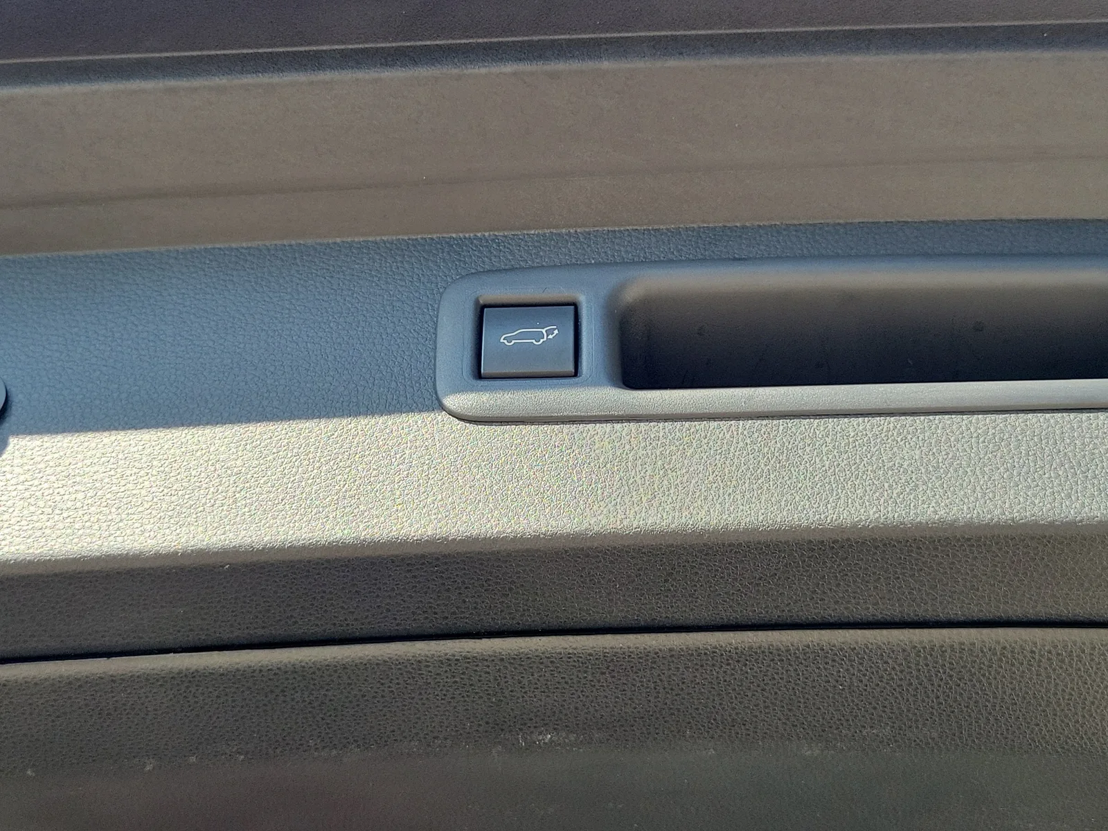 2023 Toyota Highlander L photo 18