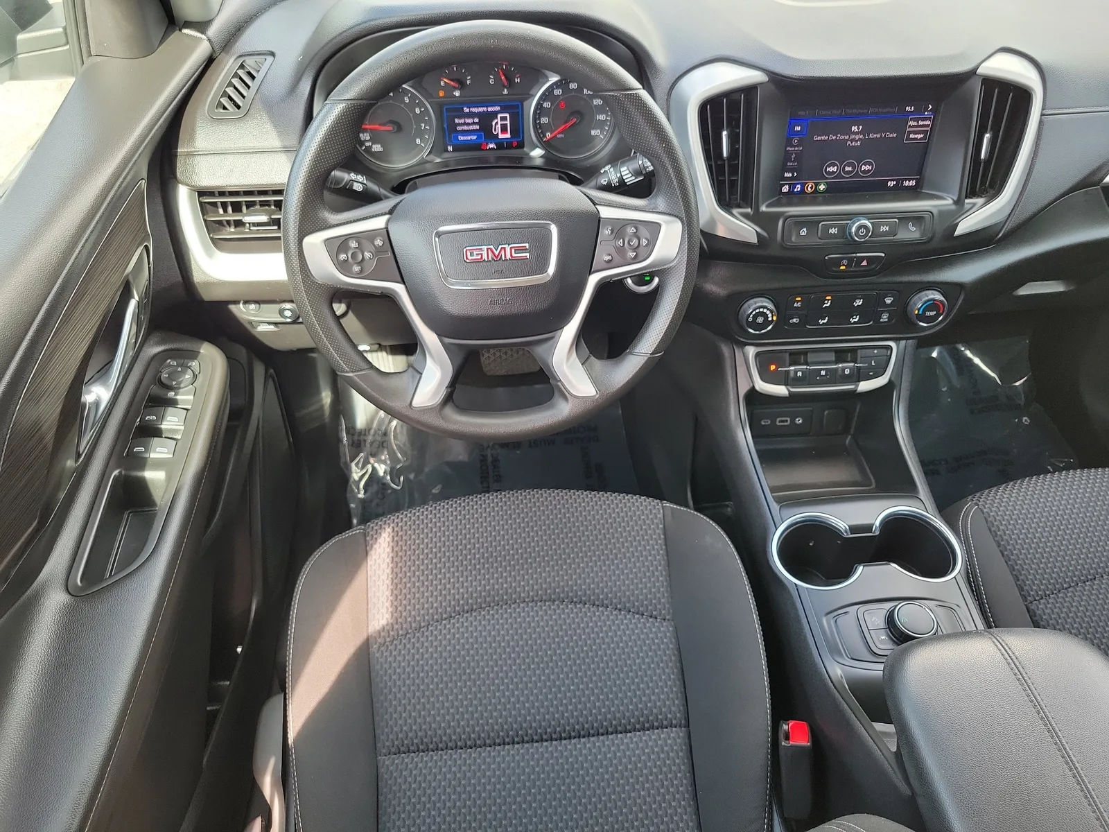 2023 GMC Terrain SLE photo 17
