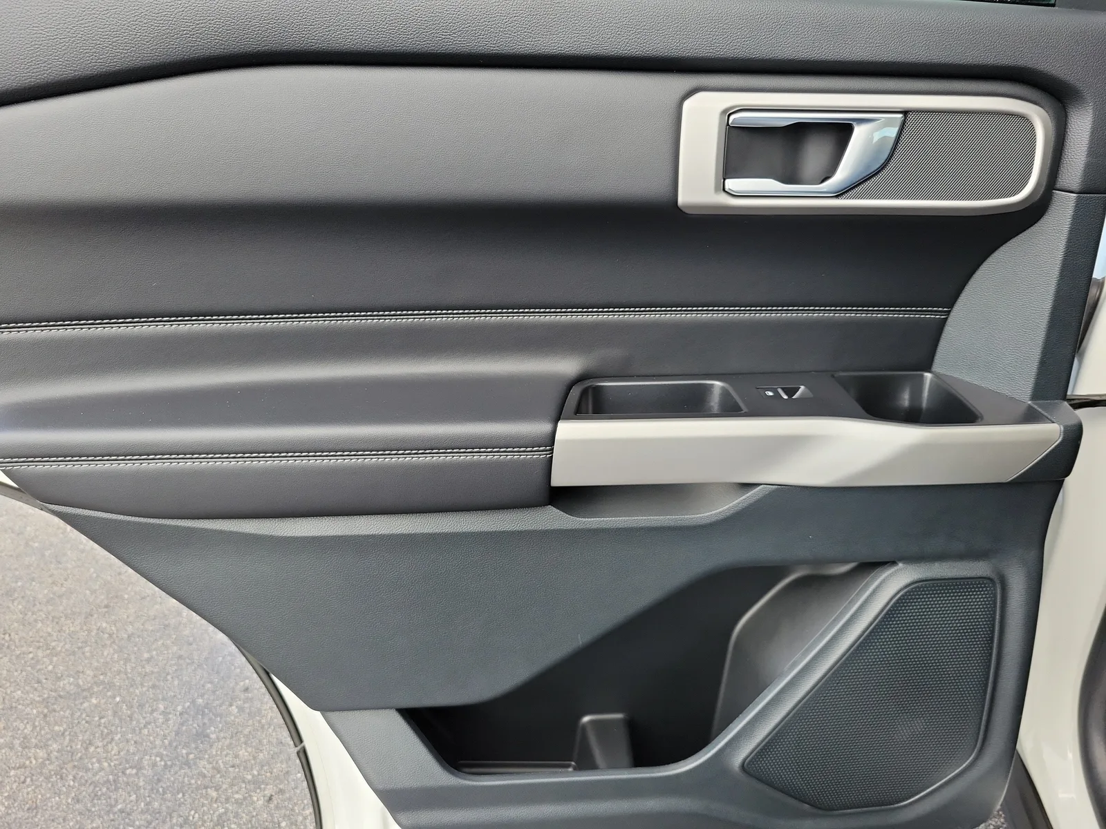 2024 Ford Explorer XLT photo 29