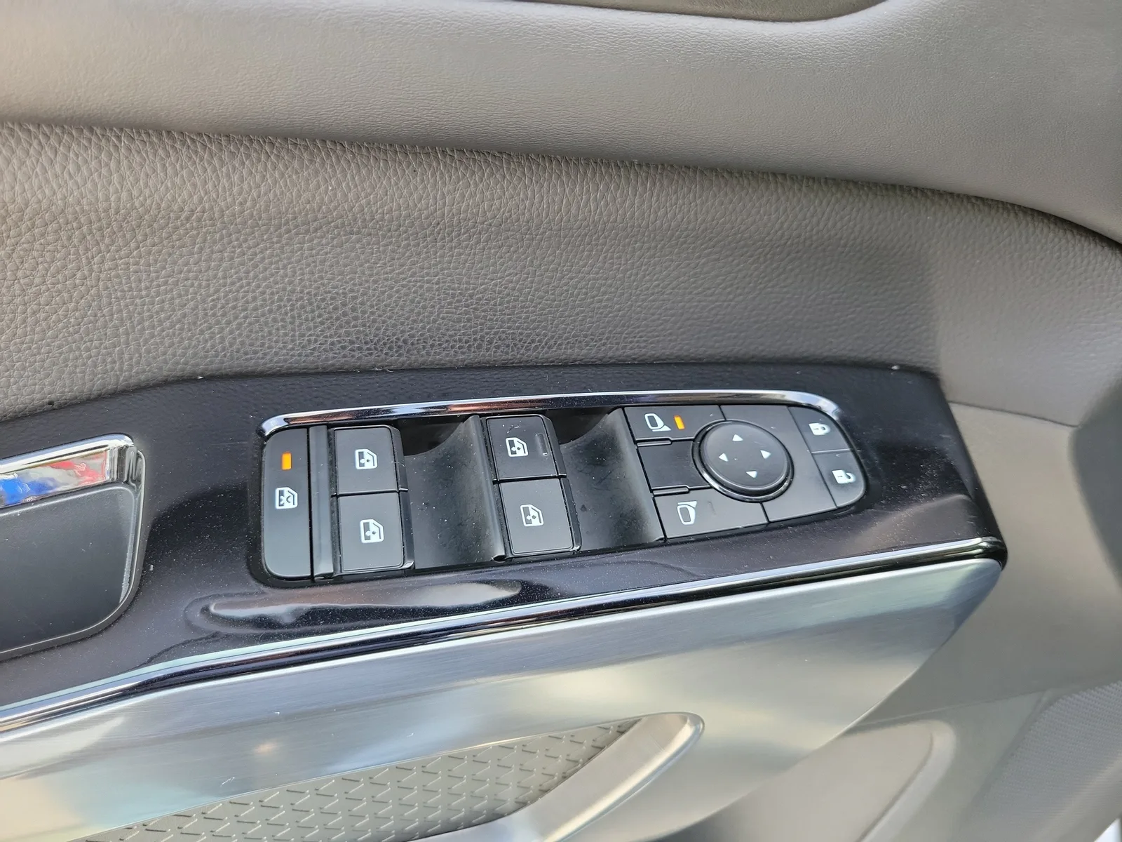 2024 Nissan Pathfinder SL photo 24