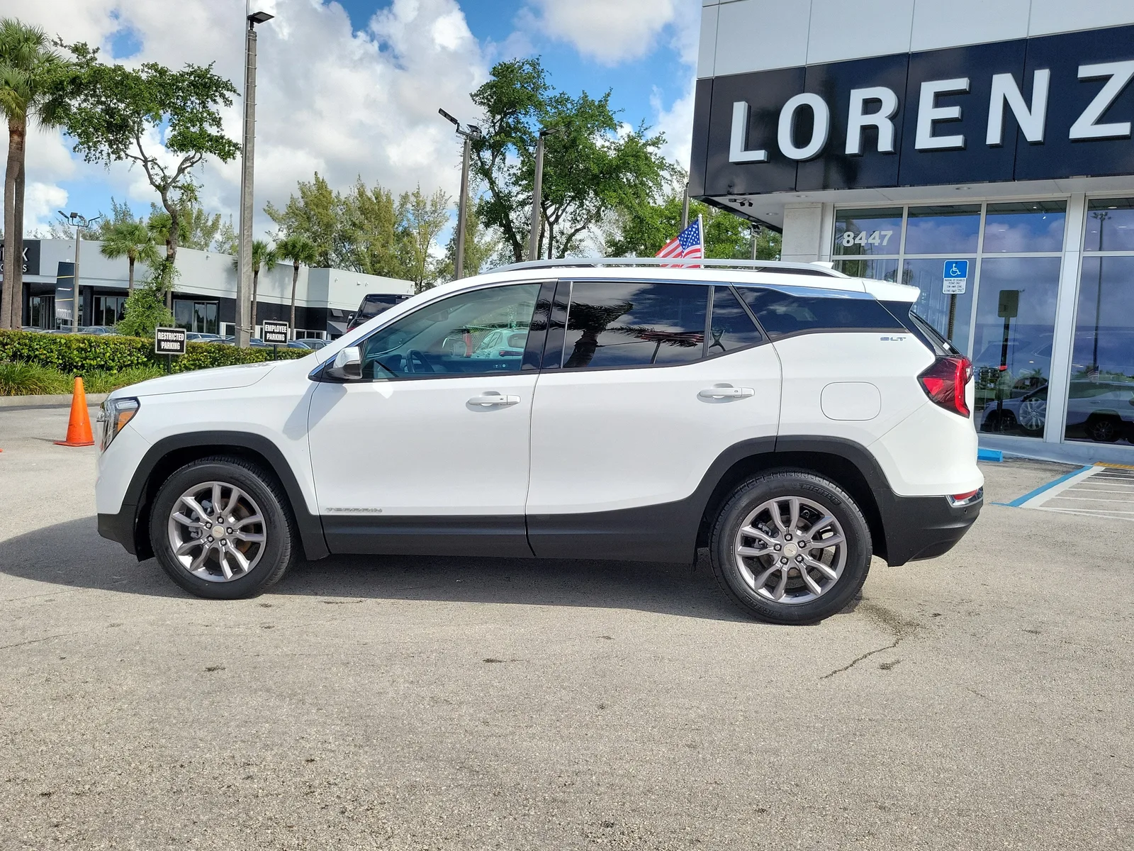 2023 GMC Terrain SLT photo 8