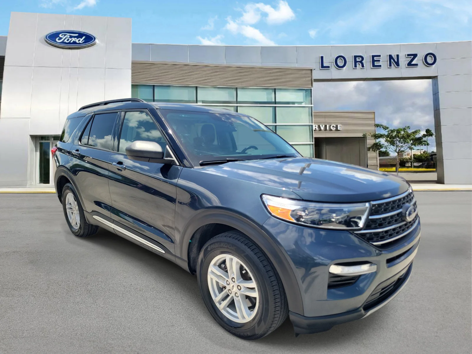 2023 Ford Explorer XLT photo 3