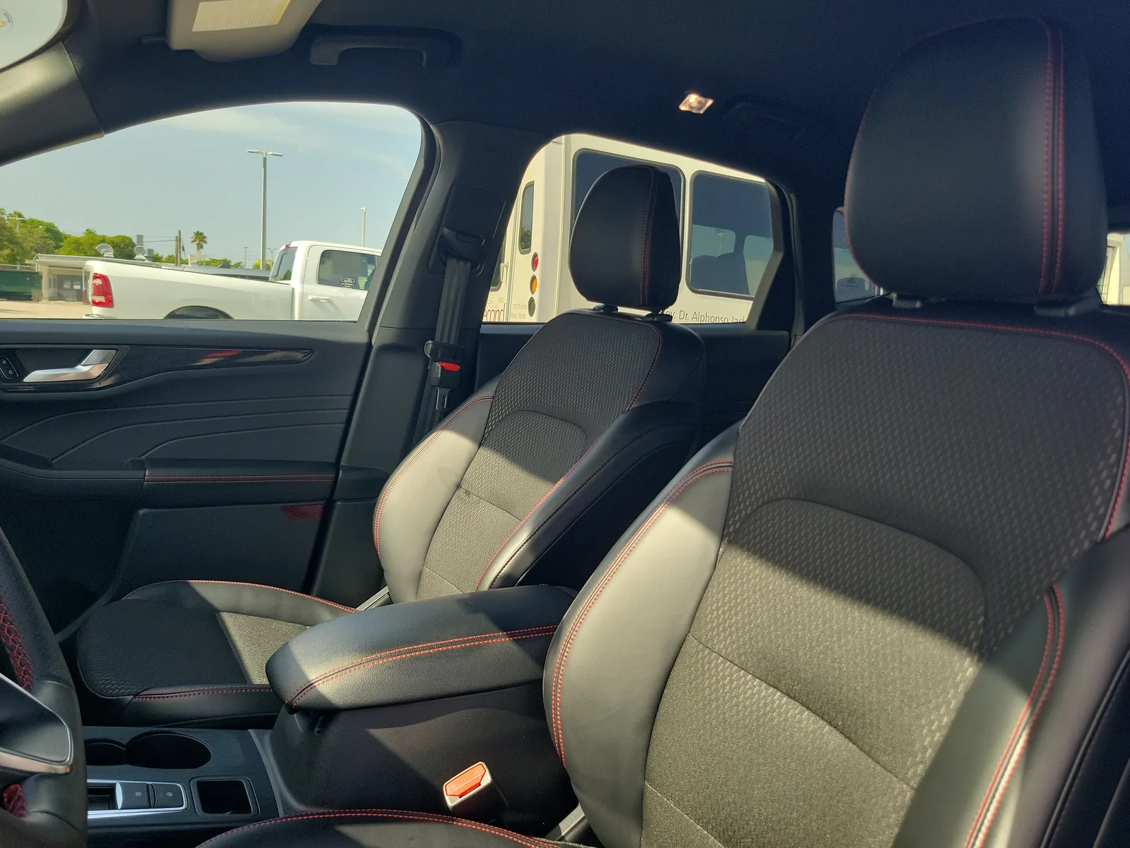 2025 Ford Escape ST-Line photo 13