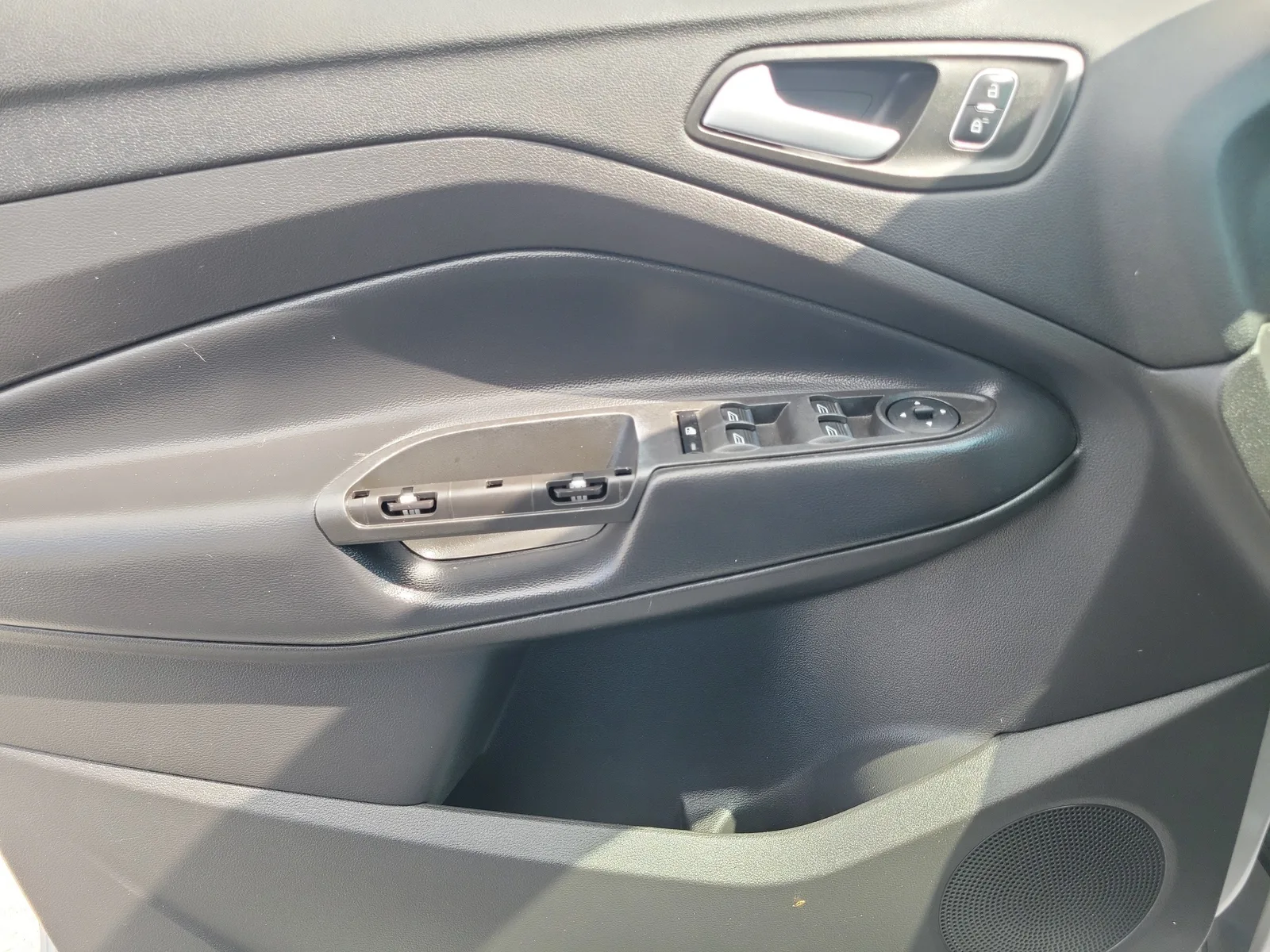 2019 Ford Escape SE photo 32