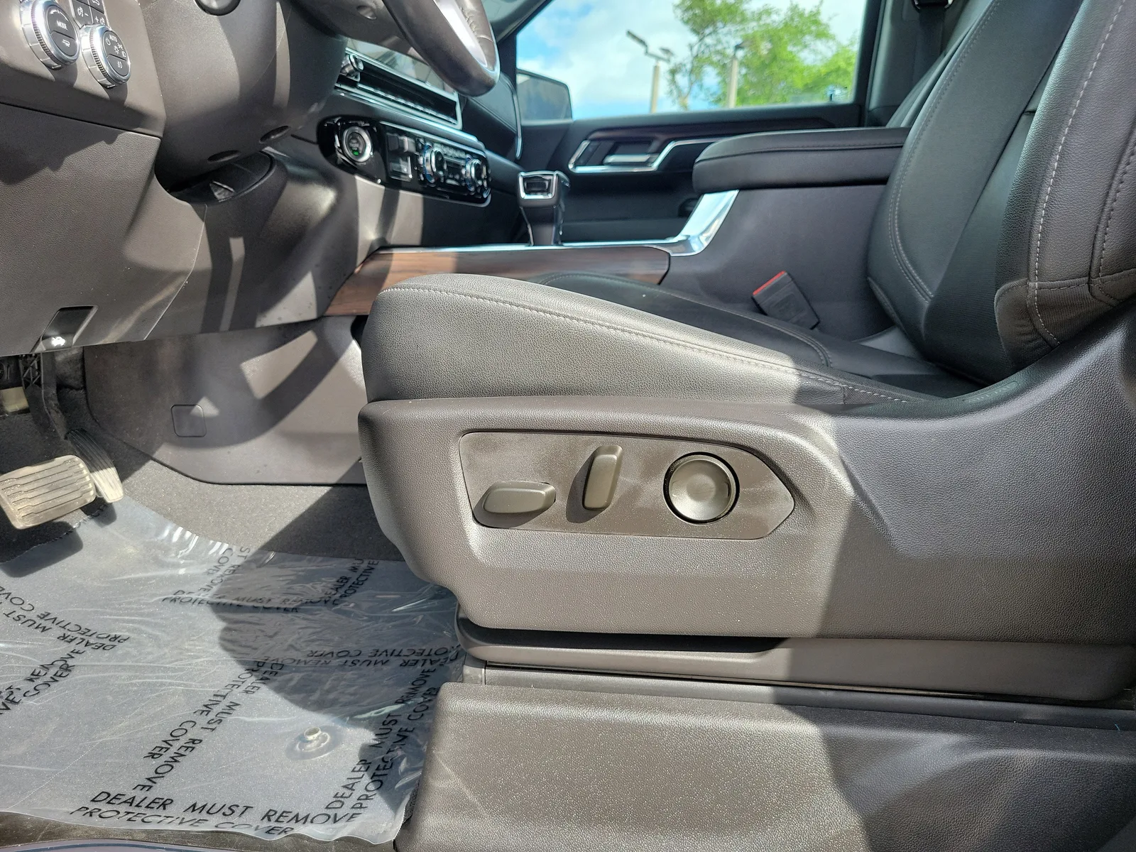 2023 GMC Sierra 1500 SLT photo 13