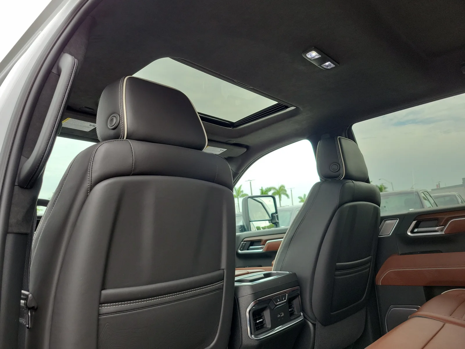 2025 GMC Sierra 2500HD Denali Ultimate 4WD Diesel photo 16