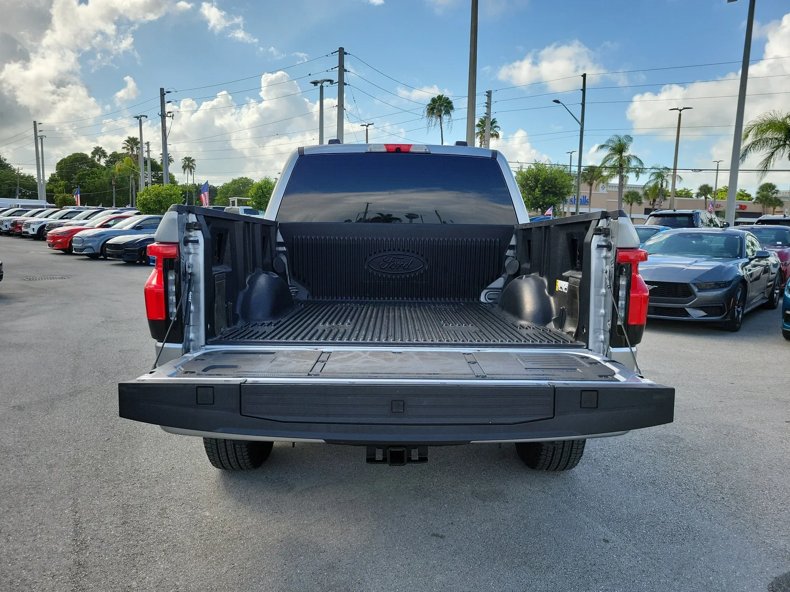 2025 Ford F-150 Lightning XLT photo 12