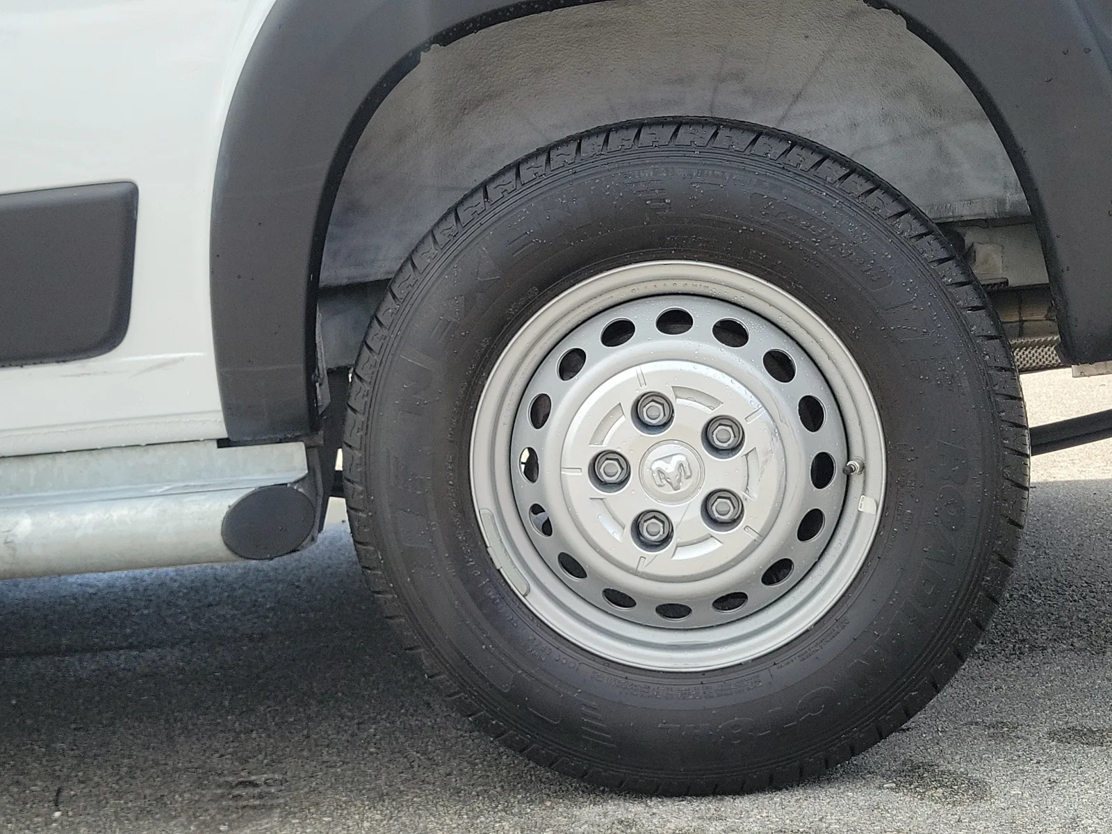 2025 RAM ProMaster Cargo Van Tradesman photo 9
