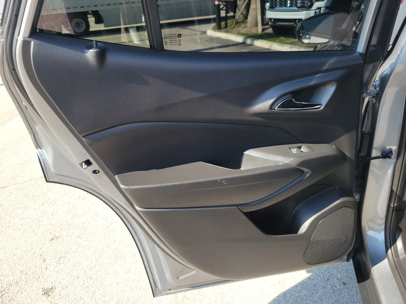 2025 Chevrolet Trax LT photo 24