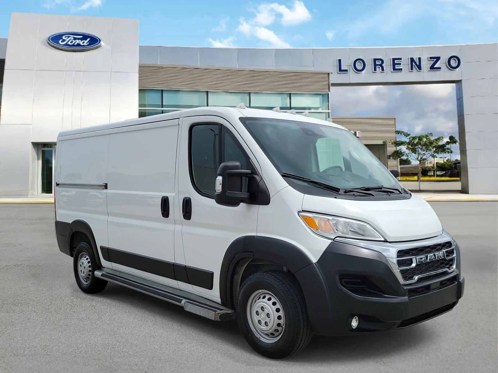 2025 RAM ProMaster Cargo Van Tradesman photo 3