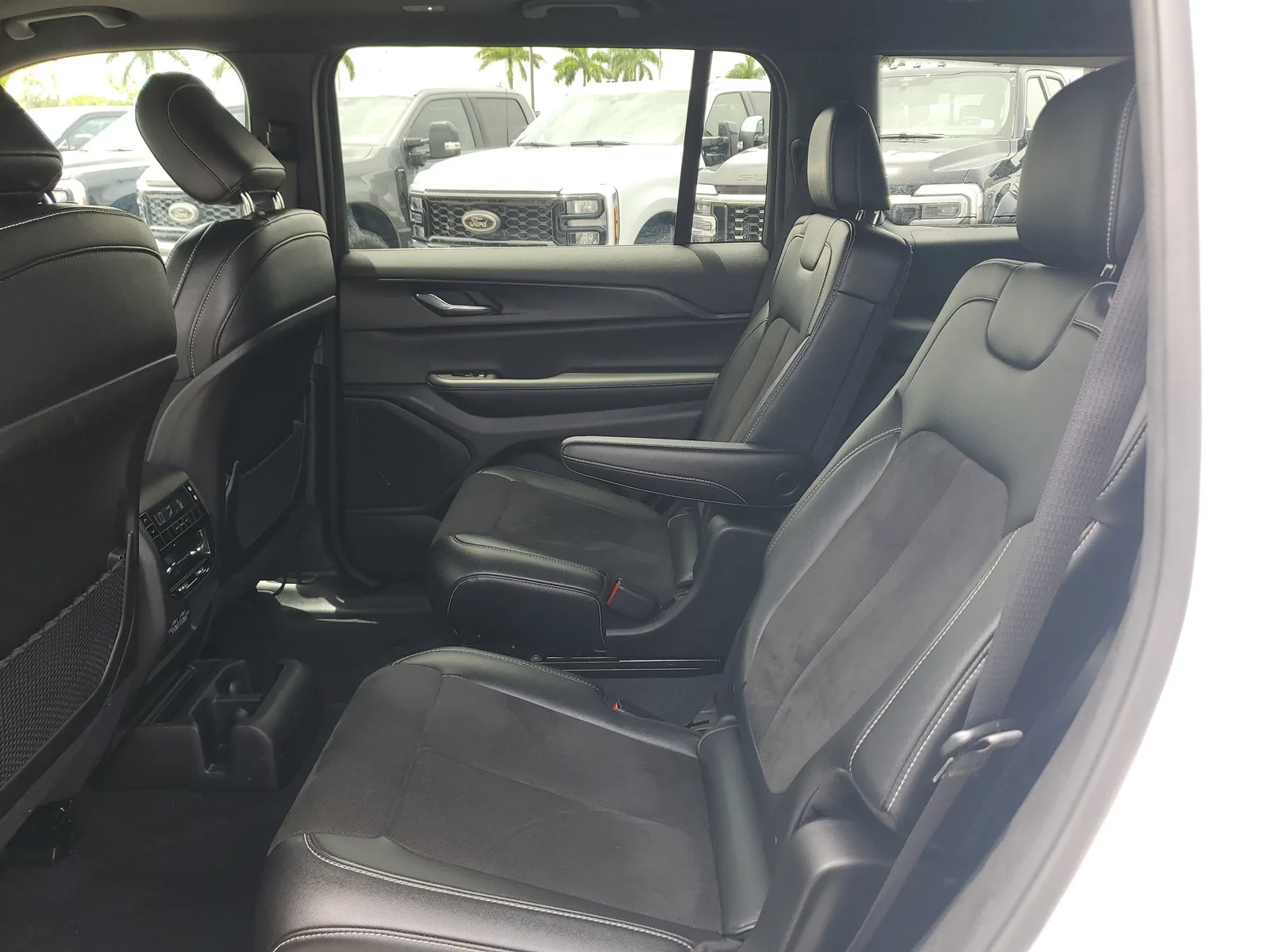 2024 Jeep Grand Cherokee L Altitude X 4WD photo 14