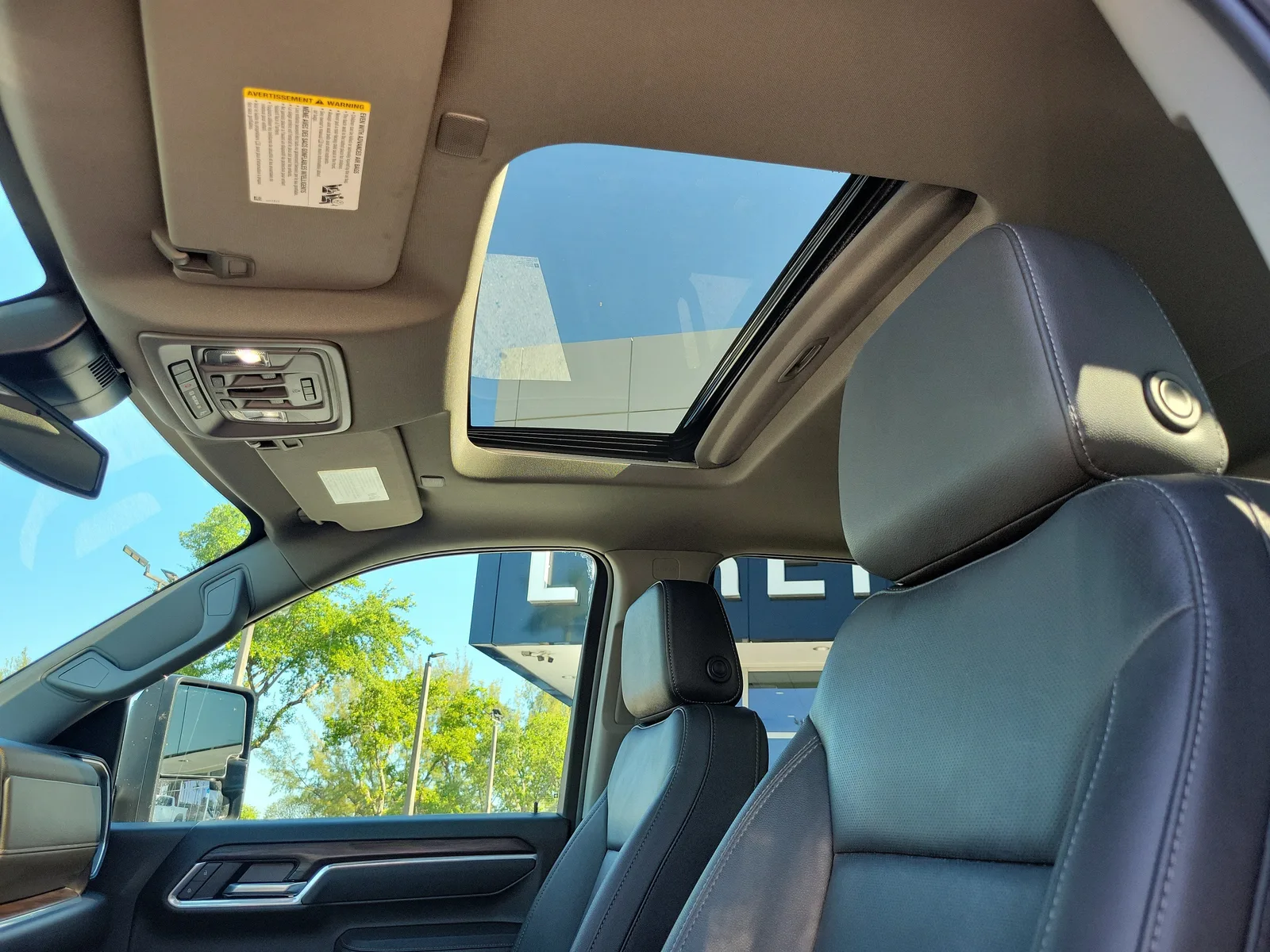 2025 GMC Sierra 2500 HD SLT photo 12