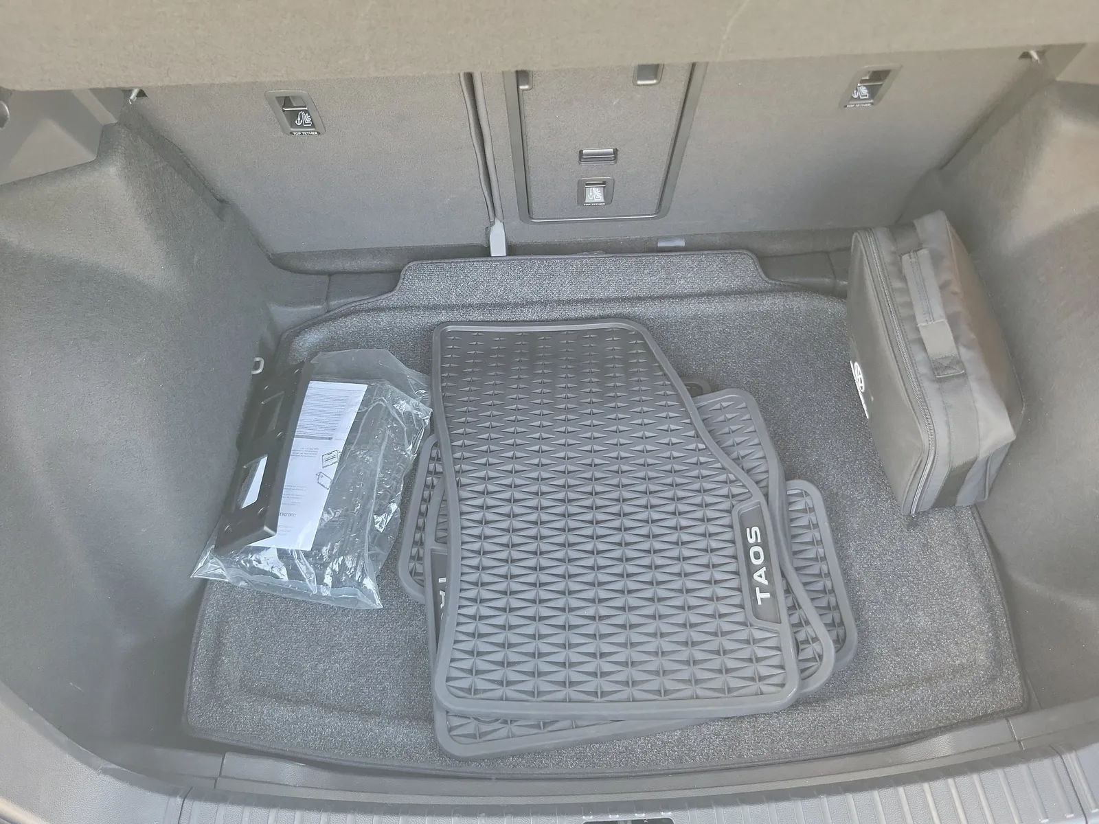 2022 Volkswagen Taos SE photo 17
