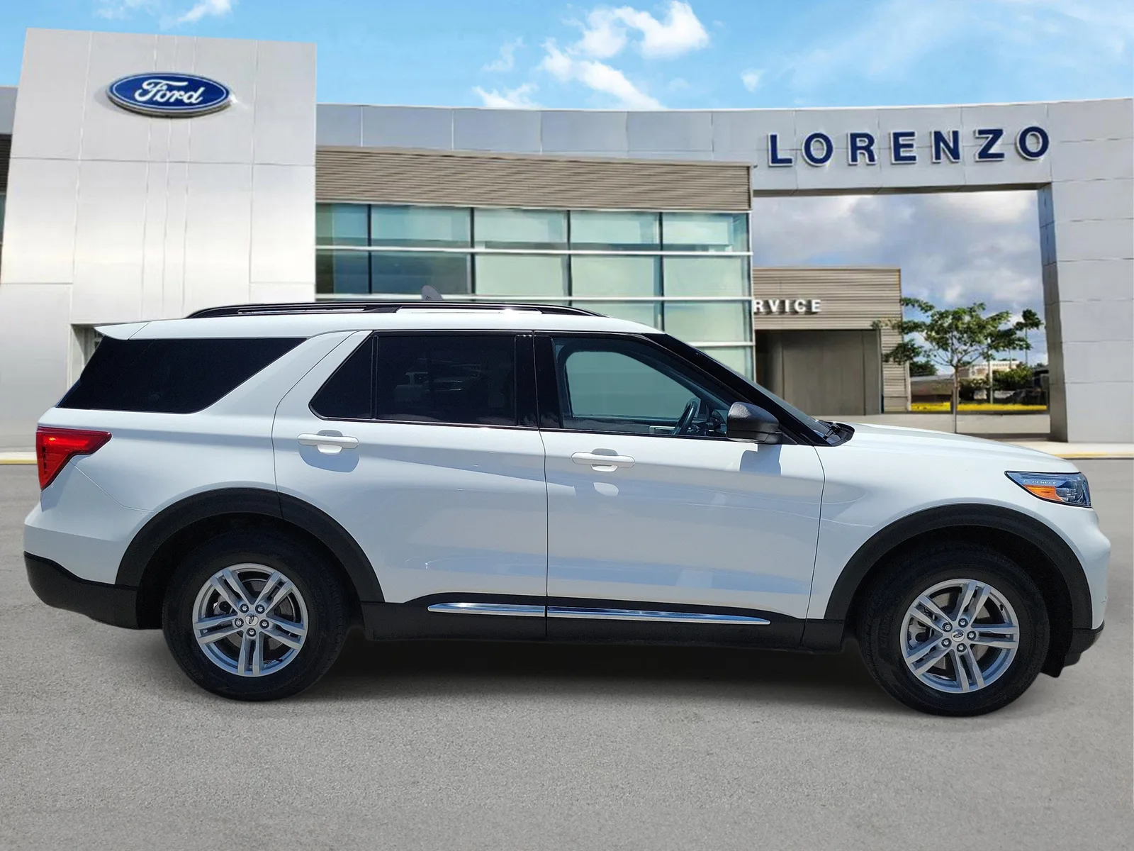2023 Ford Explorer XLT photo 4